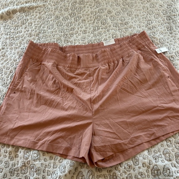 NWT Old Navy Plus Size Women's 4x Pink Shorts 4” - Picture 1 of 11